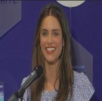 TV: Amanda Peet Introduces New Crest 3D!